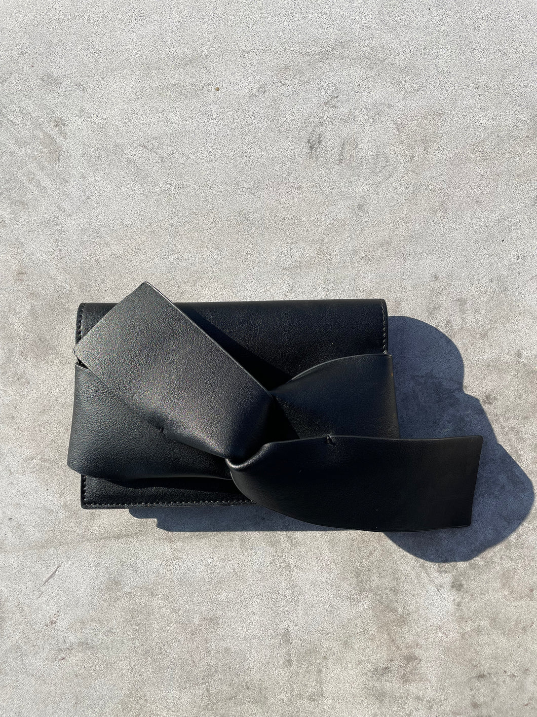 Cindy Oversized Bow Clutch